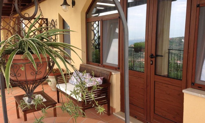 Ogliastro Cilento Bed & Breakfast | Tramonto Su Capri