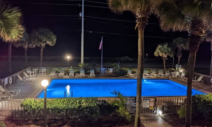 Ormond-by-the-Sea Condo | Tranquil 2-bedroom condo with pool in Ormond Beach