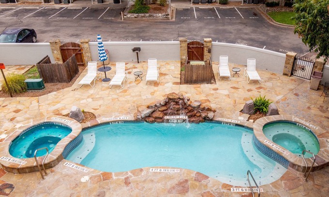New Braunfels Condo | Tranquil Cozy Riverfront Condo | Guadalupe River Access | Pools & Hot Tubs | Walk to Schlitterbahn
