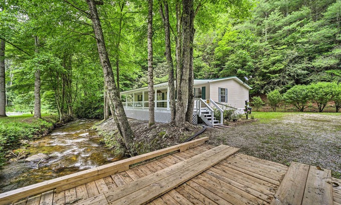 Bryson City House | Tranquil Creekfront Bryson City Home w/Grill!