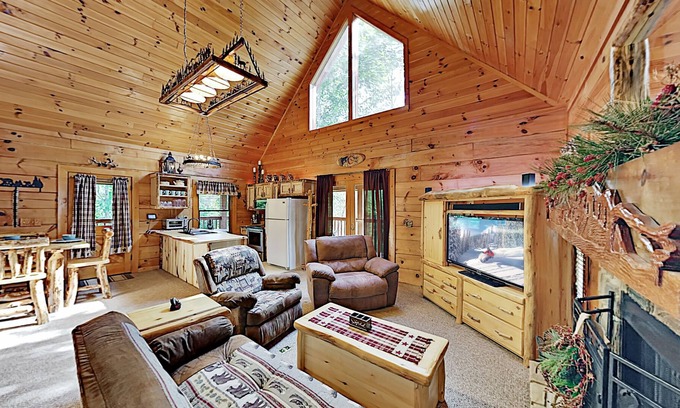 Sevierville Cabin | Tranquil Douglas Lake resort retreat with access to pool & boat launch