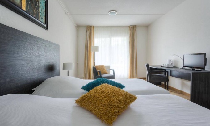 De Bult Hotel | Tranquil Nature Stay Near Giethoorn Canals & Weerribben-Wieden Trails