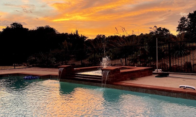 Parker Bed & Breakfast | Tranquil Oasis with Stunning Views near SOUTHFORK Ranch! -Classical Suite