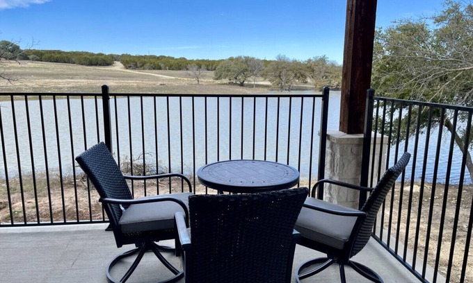 Nemo House | Tranquil Trails-Elegant Waterfront Retreat at Twin Canyons Longhorn Ranch