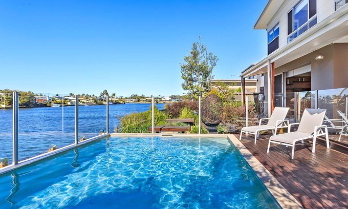 Birtinya House | Tranquil Waterfront Paradise|Spa|Pool|Paradise|Canal Views