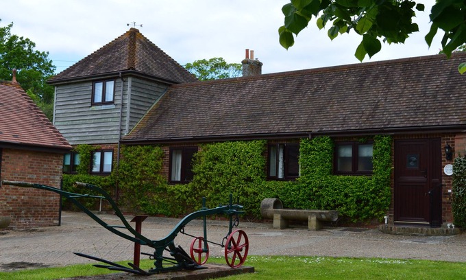 St Leonards-On-Sea Cottage | Tranquil, well-equipped Cottage in historic '1066 Country'.