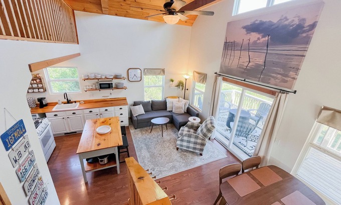 Highlandville House | Tranquility Heights: Deck, 3.5 acres, Darts, Movie Room, Desk w/Printer