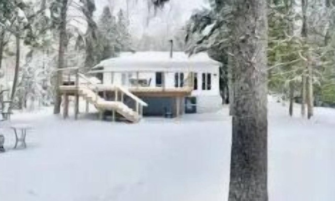 Feronia Cottage | Tranquility on Trout Lake