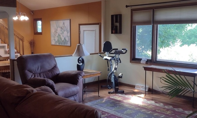 Baraboo House | Traveling RN's - Jacuzzi tub and Only 5 blocks to St Clare Hospital