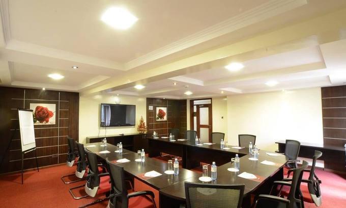 Kilimani Hotel | Travellers Safari - Waridi