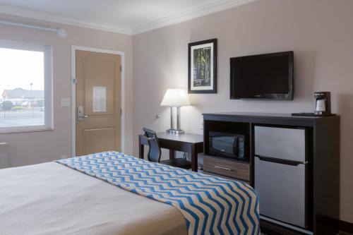 Downtown Hotel | Travelodge by Wyndham Eureka