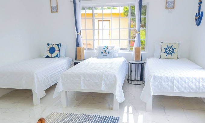 Treasure Beach House | Treasure Beach Inn and Bar #5
