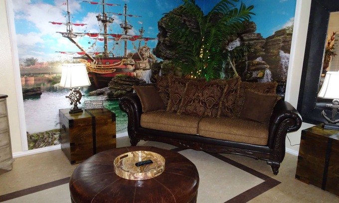 Bakersfield House | Treasure Island 2 Br Home, Garage, fenced in front yard, pet door, Wi-Fi