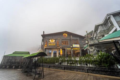 Bemloi Hotel | Treebo Premium Bridge View Regency, Mall Road