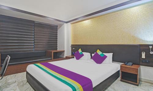 Dharmatala Hotel | Treebo Premium Dee Empresa, Park Street