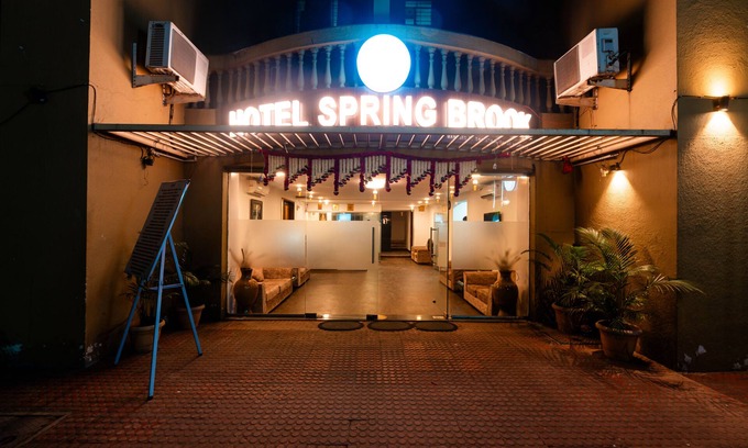 Kalyani Nagar Hotel | Treebo Spring Brooks, Kalyani Nagar