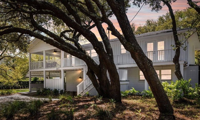 Isle of Palms House | TREEHOUSE AT THE BEACH-NEW Pool-1 Block to Beach & 1 Block to Wild Dunes