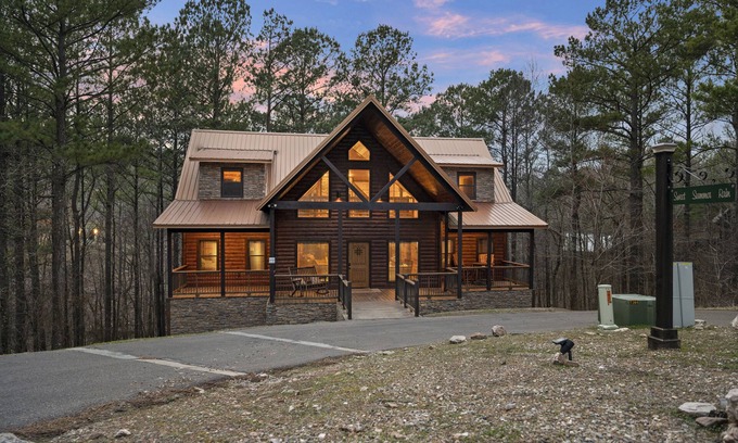 Broken Bow Cabin | Treehouse View- Secluded Luxury Cabin w/Game Room + Hot Tub + Creek