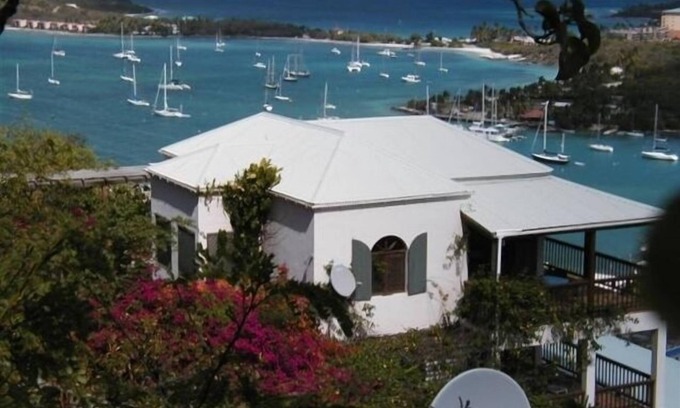 Red Hook House | TreeTops! RedHook! Great Location, View, Pool! Perfect for 2-4 persons!