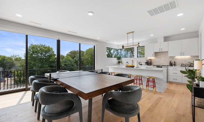 MLK House | Trendy East Austin Condo with Rooftop Deck + Downtown Views - Rayne