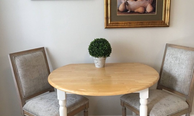 Waterbury Condo | Trendy & Timeless: Home away from home
