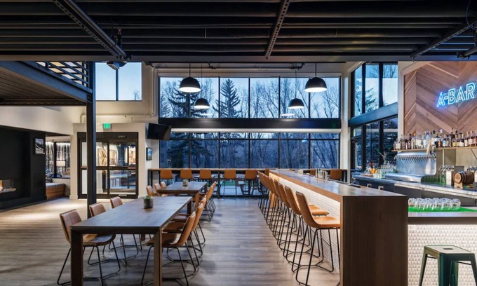 Silverthorne Hotel | Trendy Urban Escape – Boutique Hotel Feel with Walkable Access to Hotspots