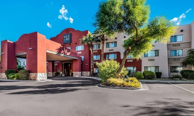 Palm Valley Hotel | Trip to Arizona On The Budget, Stay at Red Lion Inn & Suites Goodyear Phoenix!