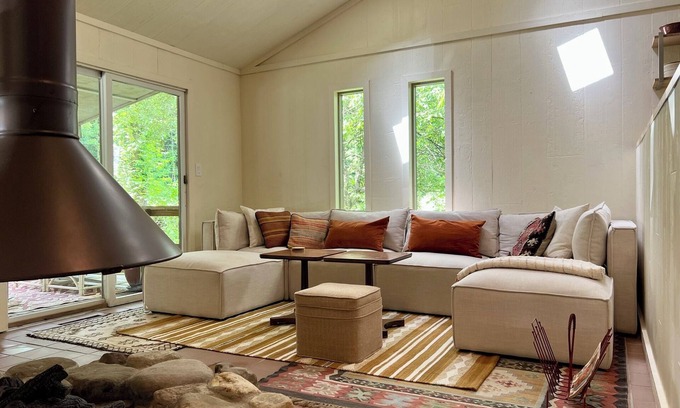 Bellville House | Triple Creek 3 bedroom Cabin near Mohican Park, Malabar Farms & Snow Trails