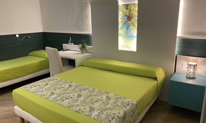 Giovinazzo Bed & Breakfast | Triple room in B&b - a stone's throw from the sea