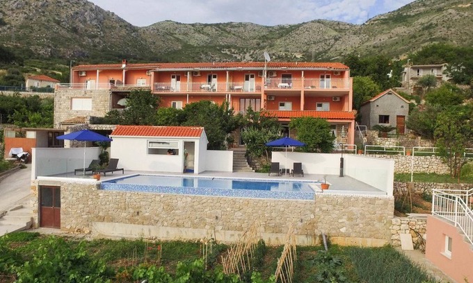 Plat House | Triple sea/pool view apartmant on the ground floor