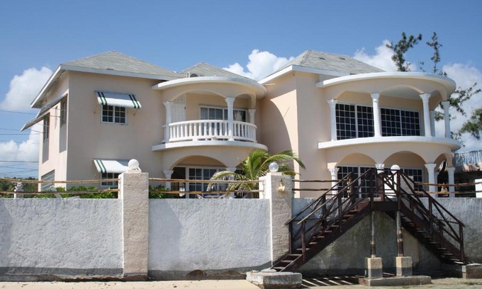 Montego Bay House | Triplets on the Bay