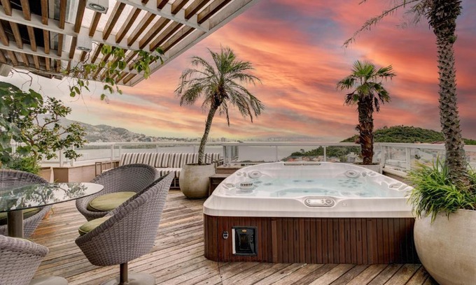 Joao Paulo Apartment | Triplex com jacuzzi na melhor vista de Floripa!