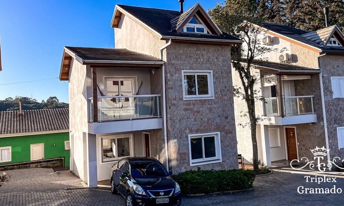 Floresta House | Triplex House with 03 Suites, Cond in Centro Gramado