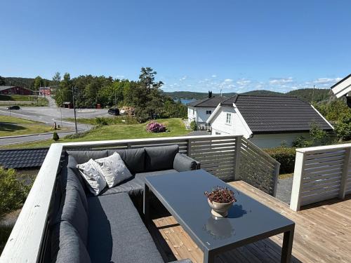 Risor House | Trivelig Feriehus Leilighet, Risør, Sørlandet med tilgang til båt