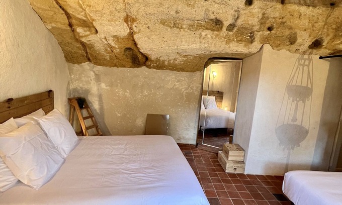 Doue-la-Fontaine House | Troglodyte house ideal for vacations with family, friends or lovers