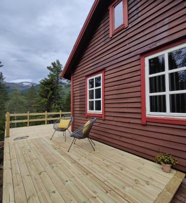 Stranda House | Tronstadbu- 1800s Cabin near Geirangerfjord & Slogen Hike