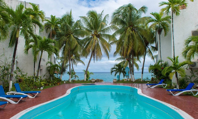 Highgate Apartment | Tropical Beach Suite and Loft