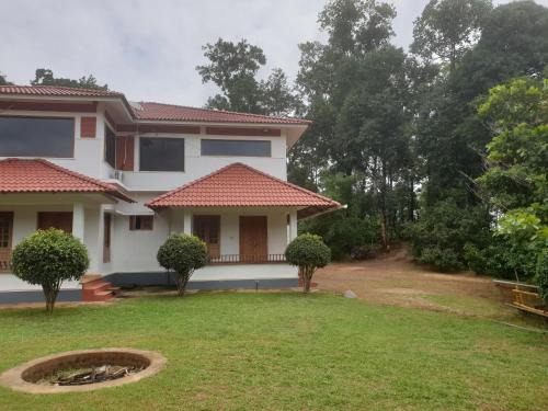 Kaimane House | Tropical Blooms by StayApart