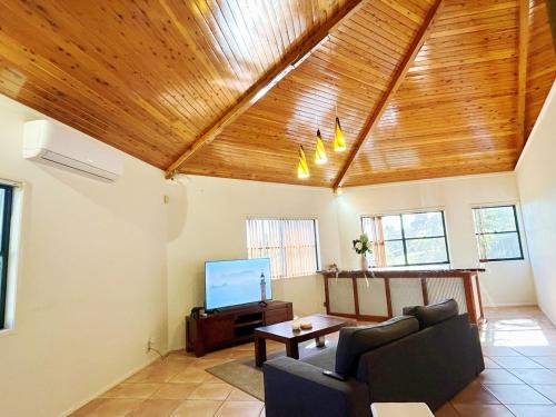 Cornubia House | Tropical escape in central location Entire house