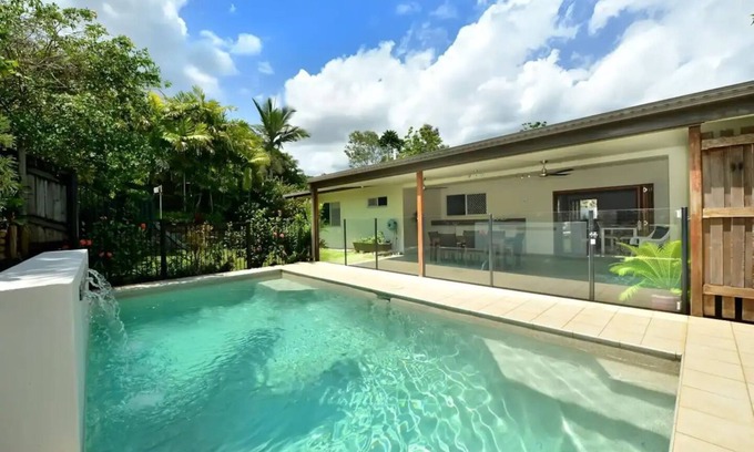 Brinsmead House | Tropical Oasis - Entire home in Freshwater, Australia