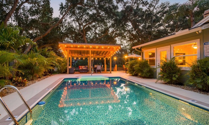 Rustic Oaks House | Tropical Retreat near beaches with amazing Pool, Cabana, Hot Tub & Patio areas!