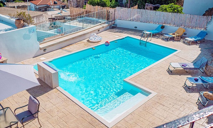 Kouroutai Apartment | Trouloto Pool Apartment