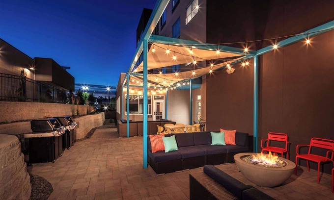 Brownstown Hotel | Tru By Hilton Yakima Airport