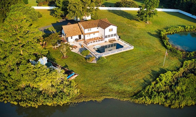 St. Michaels House | TRUE IN-TOWN ST MICHAELS 6 ACRE WATERFRONT - Heated Pool