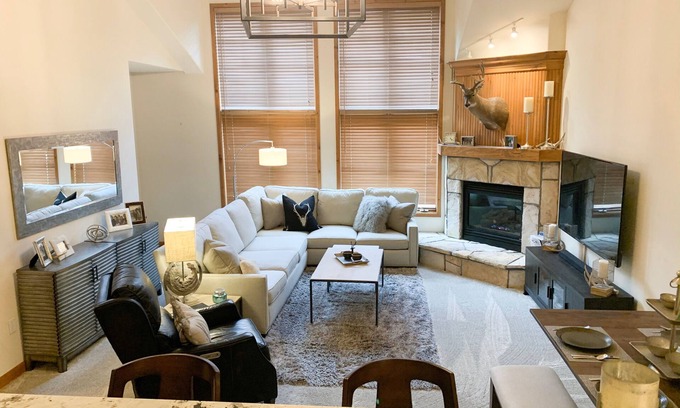 Four O'Clock Condo | TRUE Ski-In Ski-Out Luxury 2 bd. 2 bth -Riverbend Lodge -Perfect location!