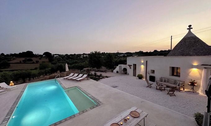 Specchiaruzzo Villa | Trullo Uccello - 3 bed with pool, air-con, large pool and stunning sunsets!