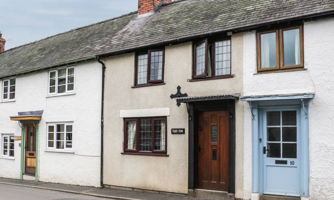 Clun Cottage | TUC - TIN, pet friendly, character holiday cottage in Clun