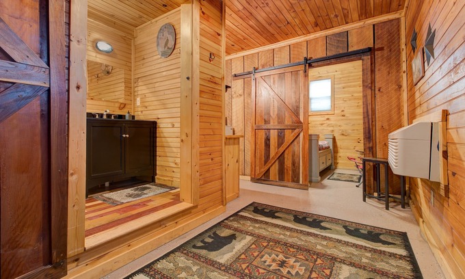 Pine Ridge Cabin | Turning Leaf Cabin 1 in the Red River Gorge Pet Friendly Hi Speed π