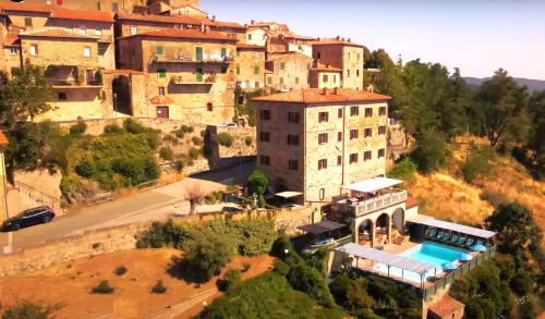 Montecastelli Villa | Tuscan Farmhouse with 7 Apartments for max 30 persons