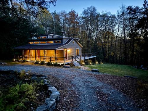 Pond Eddy House | Tuthill Tree House - Secluded Mountain Cabin with Roof Deck